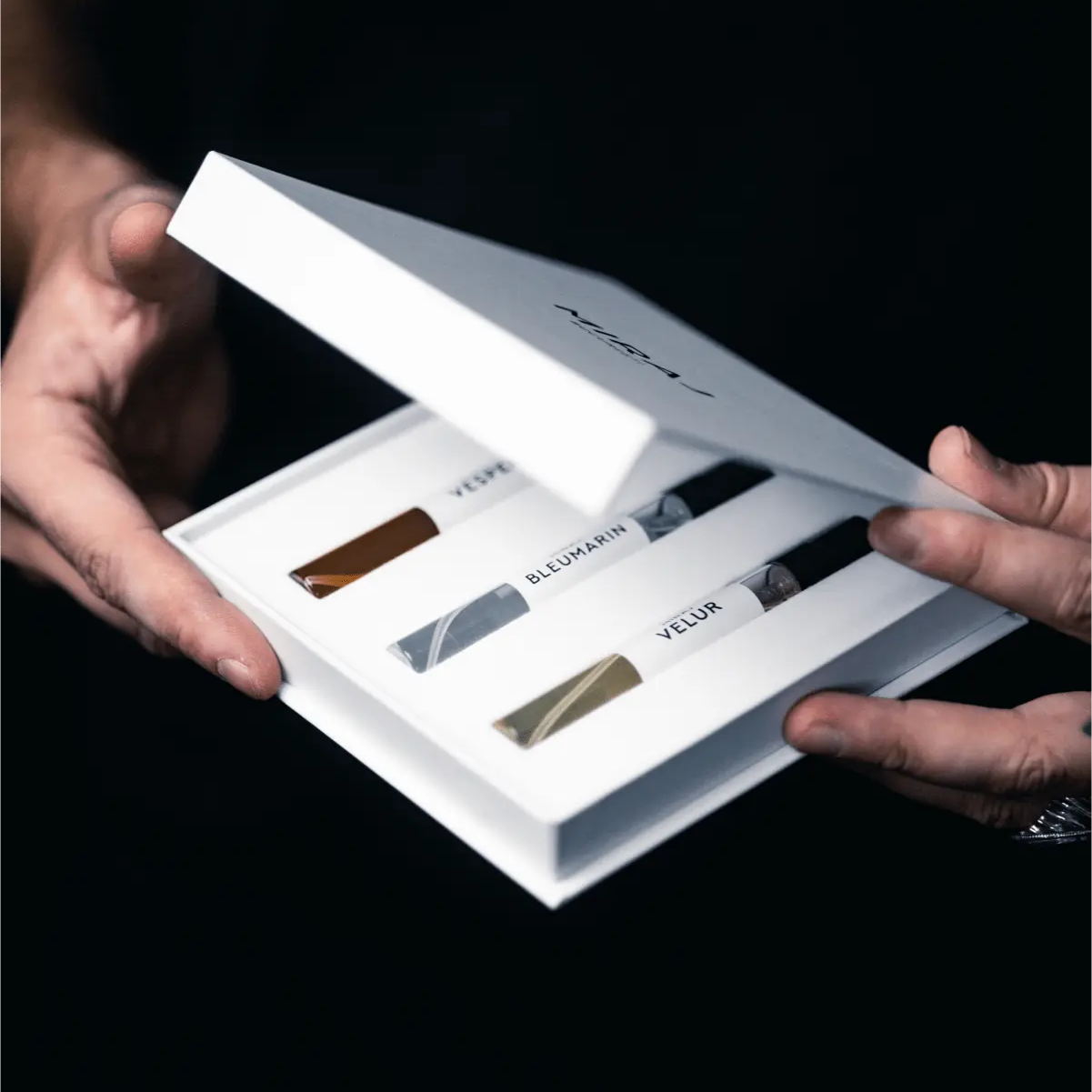 Set de voiaj Miraj – cutie cu 3 fiole parfum, 10 ml fiecare”